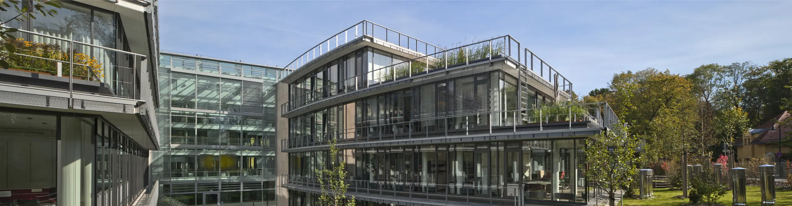 News bei der LHI Leasing GmbH. Bild zeigt Bürogebäude von außen.